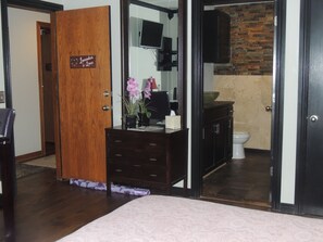 Lavender Suite | Blackout drapes, soundproofing, iron/ironing board, free WiFi - The Whispering Pines Inn Bed & Breakfast (Norman)