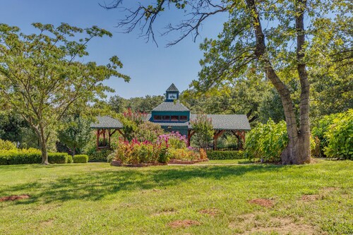 The Whispering Pines Inn Bed & Breakfast