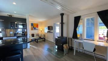 Superior Cottage, 1 Queen Bed, Valley View | Individually decorated, individually furnished, soundproofing