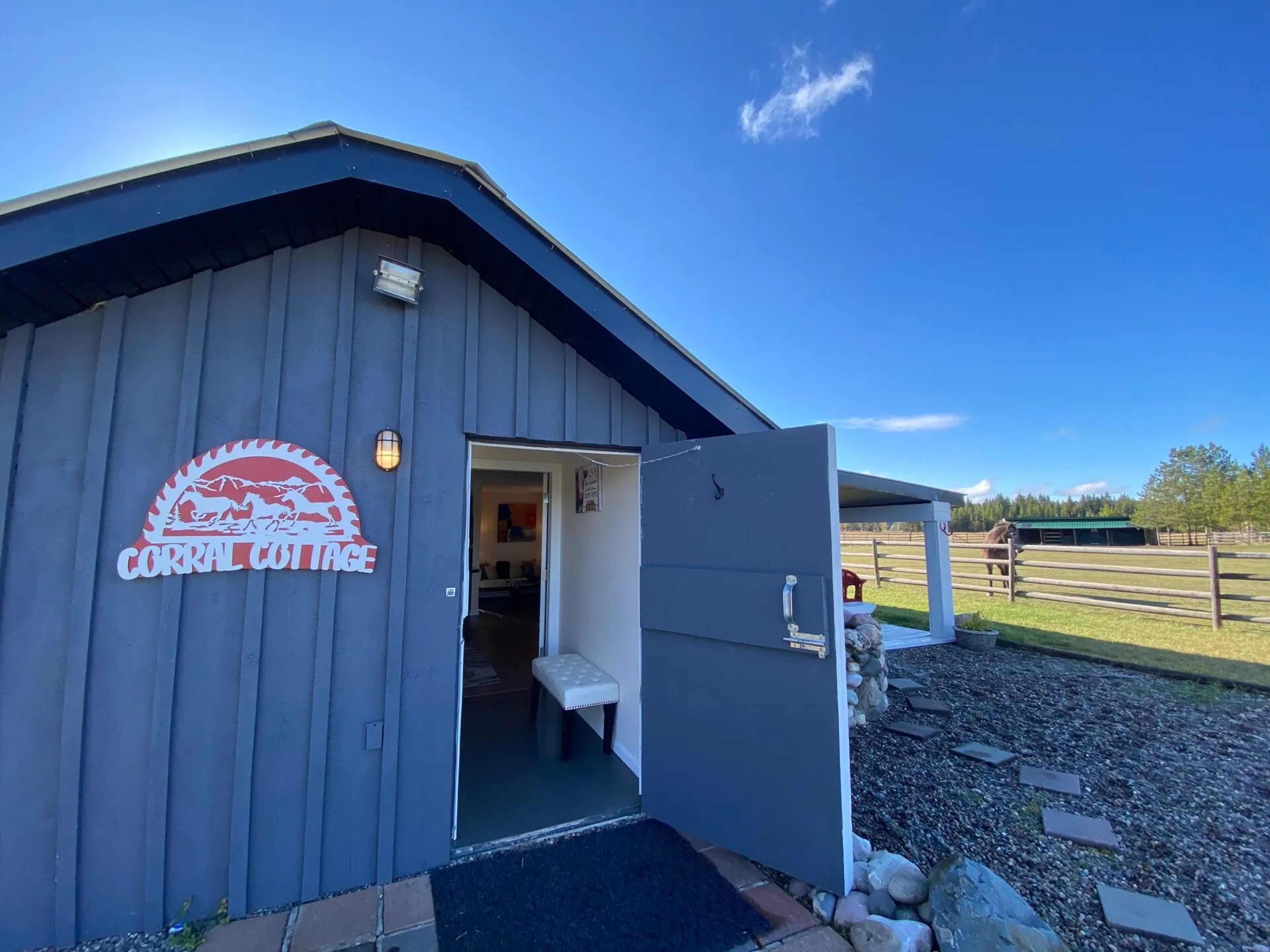 Superior Cottage, 1 Queen Bed, Valley View | Individually decorated, individually furnished, soundproofing