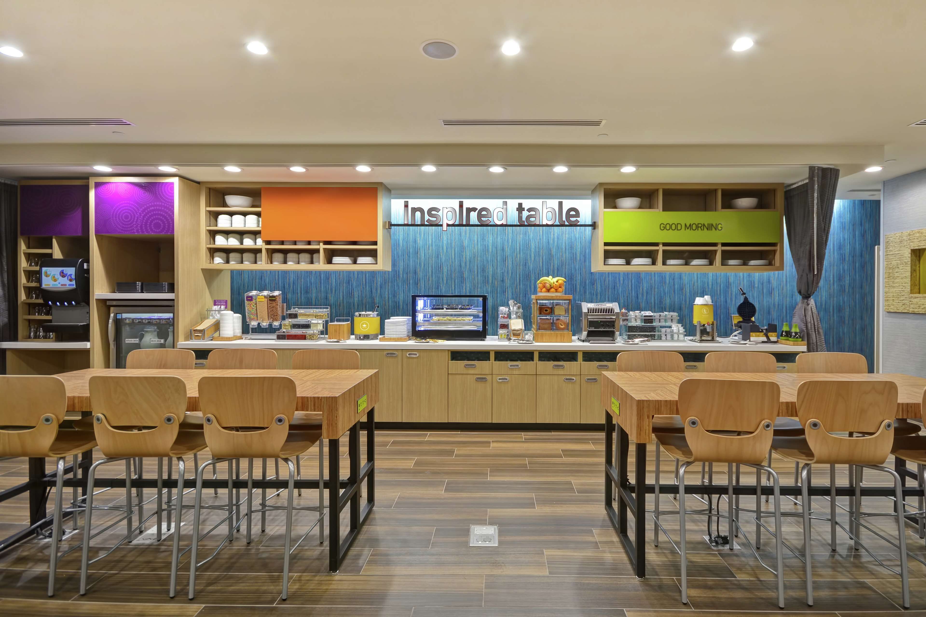 Café da manhã com buffet grátis todos os dias