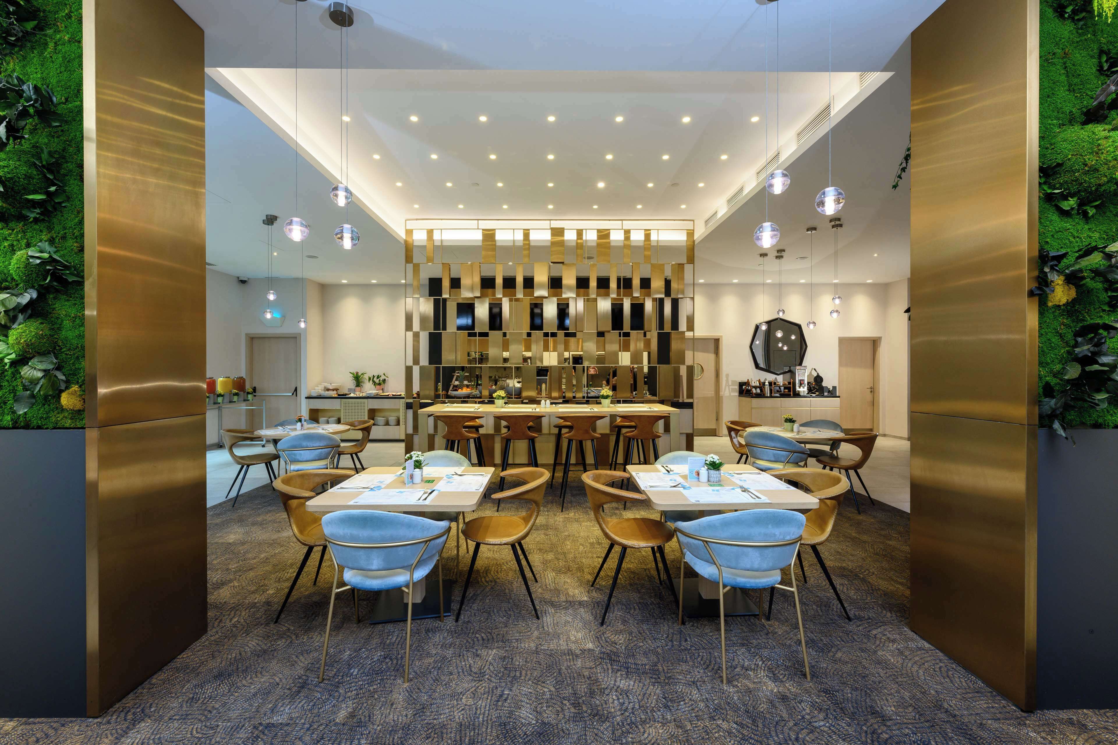 breakfast, lunch and dinner served