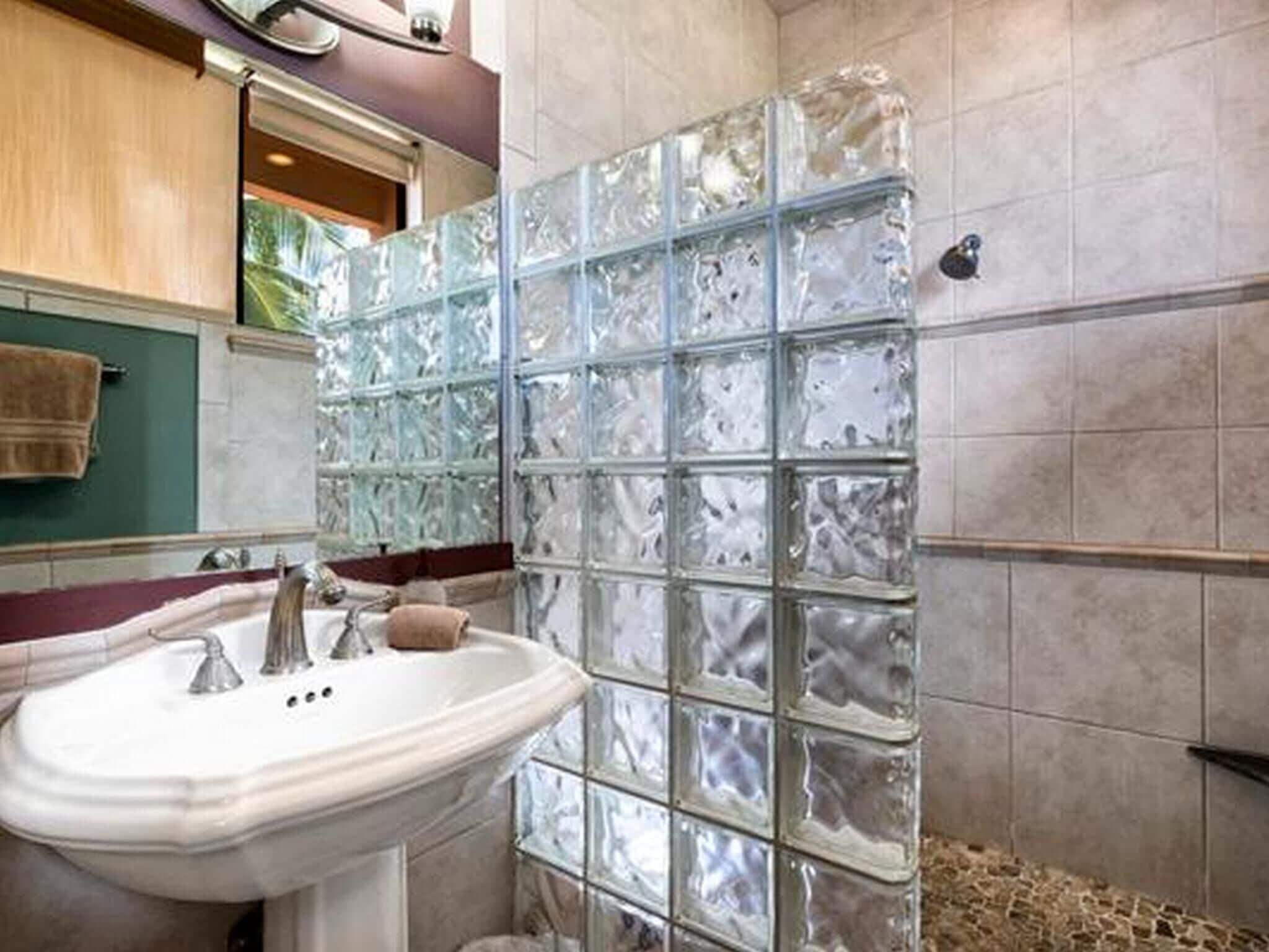 Apartment, Mehrere Betten, eingeschränkter Meerblick (Keauhou Kona Surf & Racquet Club #5-3) | Badezimmer | Haartrockner, Handtücher, Seife, Shampoo