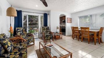 Condo, Multiple Beds, Partial Ocean View (Keauhou Surf & Racquet Townhouse #36) | Dining