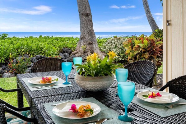 شقة - سرير ملكي - منظر للجبل (Keauhou Kona Surf & Racquet Club Town) | تناول الطعام بالخارج