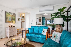 Appart'hôtel, 1 très grand lit, vue montagne (Keauhou Kona Surf & Racquet Club Town) | Coin séjour