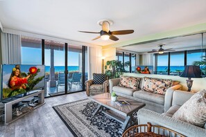 Condo, Multiple Beds, Ocean View (Keauhou Kona Surf & Racquet Club #5-1) | Living area