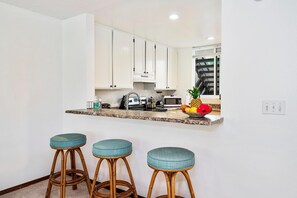 Condo, Multiple Beds (Keauhou Kona Surf & Racquet Club #6-1) | Private kitchen
