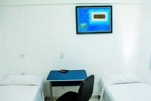 City Loft, 3 Twin Beds | Blackout drapes - Flats Service Bueno (Goiania)