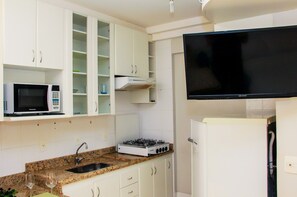 行政复式房, 1 张双人床 | 私人简易厨房 | 冰箱