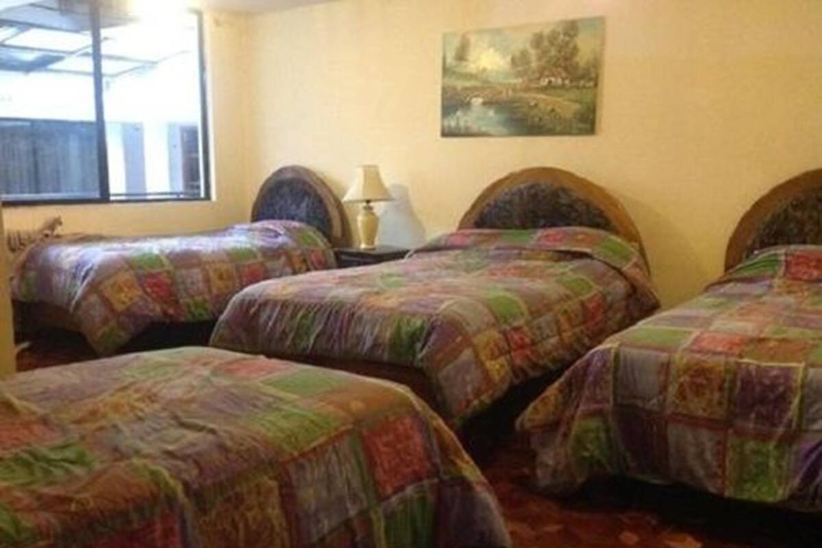 Cofres nos quartos, cortinas blackout, Wi-Fi de cortesia