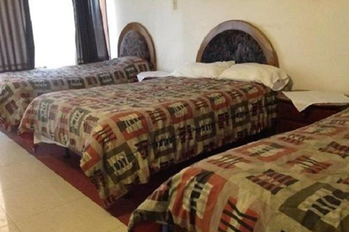 Cofres nos quartos, cortinas blackout, Wi-Fi de cortesia