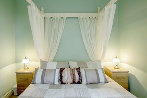 Cottage | 2 bedrooms, laptop workspace, iron/ironing board, travel crib