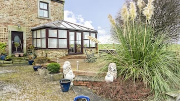 Cottage | Property grounds