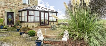 Cottage - Sleeps 5 - Hot Tub - Garden - Parking