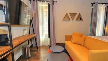 Jr Queen (9) | Premium bedding, in-room safe, desk, blackout curtains