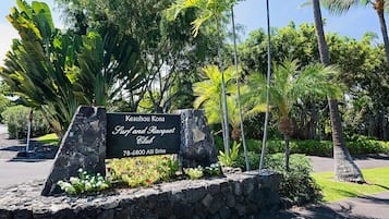 Condo, 2 Queen Beds (Keauhou Kona Surf & Racket Club Townh) | Property grounds