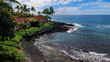 Condo, 2 Queen Beds (Keauhou Kona Surf & Racket Club Townh) | Beach | On the beach