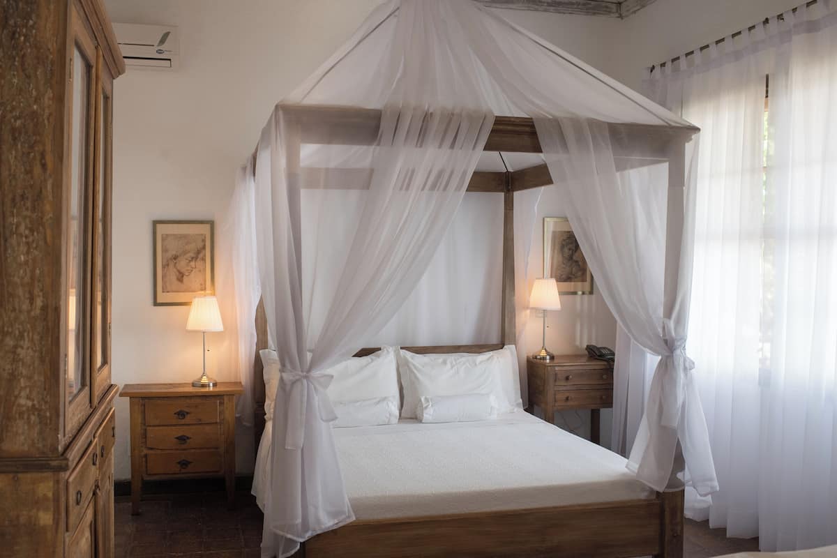 Deluxe Double Room, 1 Bedroom | 1 bedroom, minibar, individually decorated, individually furnished