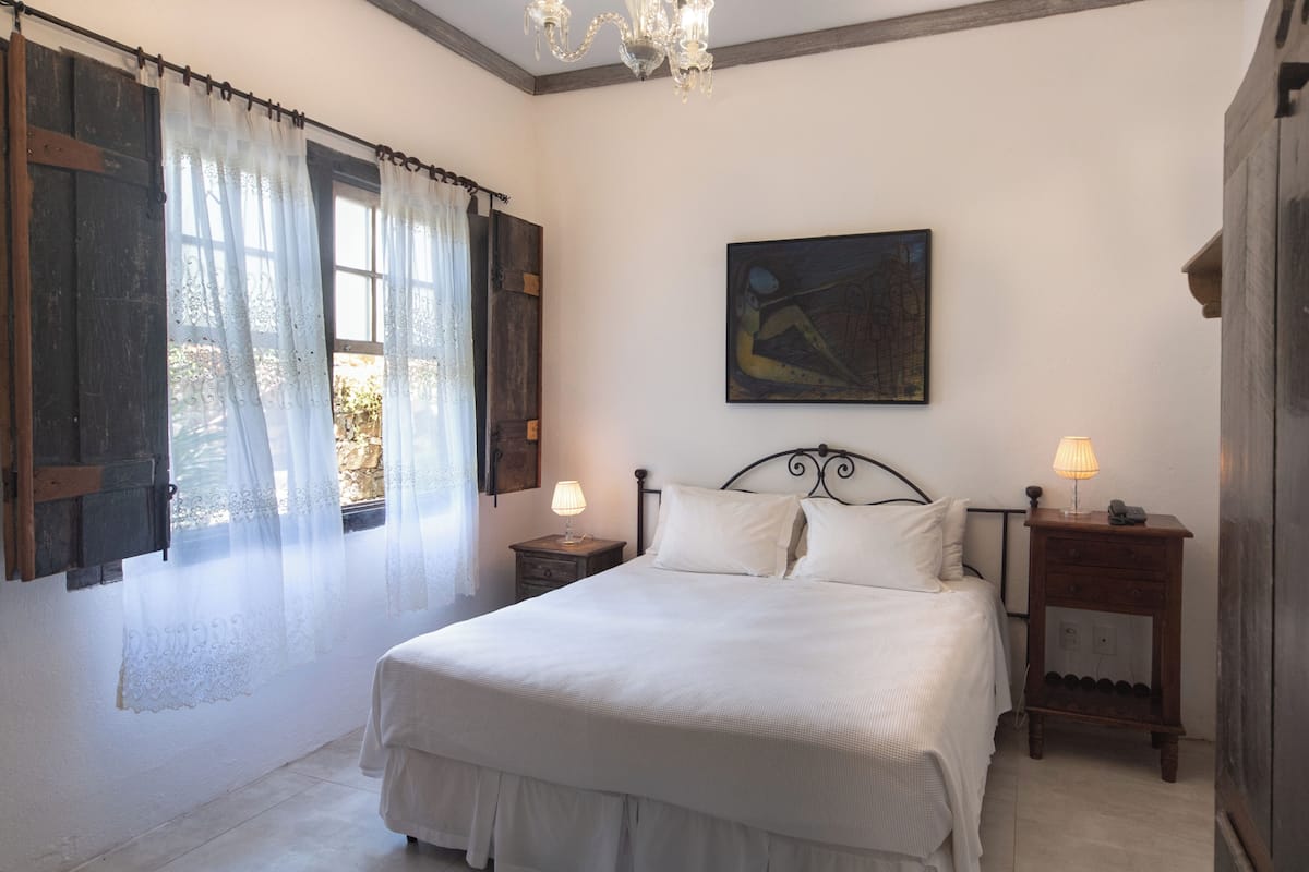 Standard Double Room | 1 bedroom, minibar, individually decorated, individually furnished