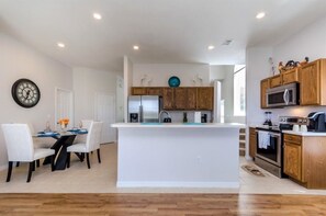 House, Multiple Beds (Vacation Villa Front Lake spa 5 bedro) | Private kitchen