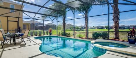 Hus - flera sängar (Vacation Villa Front Lake spa 5 bedro) | Inomhuspool | Utomhuspool