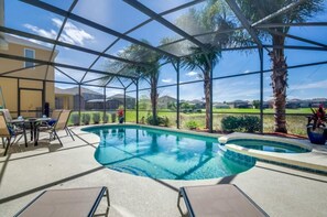 Ferienhaus, Mehrere Betten (Vacation Villa Front Lake spa 5 bedro) | Innenpool | Außenpool