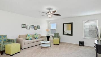 Rumah, Beberapa Tempat Tidur (1339YC 5 Beds Westhaven with spa game) | Area keluarga | TV