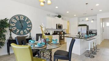 Rumah, Beberapa Tempat Tidur (1339YC 5 Beds Westhaven with spa game) | Makan di kamar