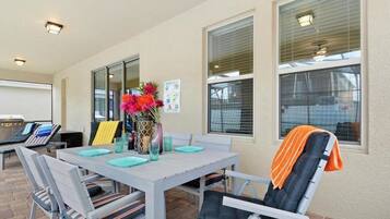 House, Multiple Beds (1339YC 5 Beds Westhaven with spa game) | In-room dining