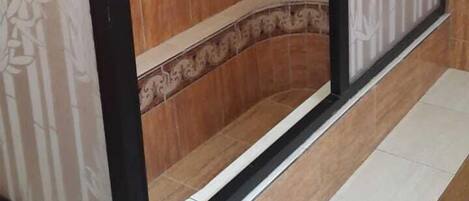 Double or Twin Room, 2 Single Beds, Non Smoking | Bathroom