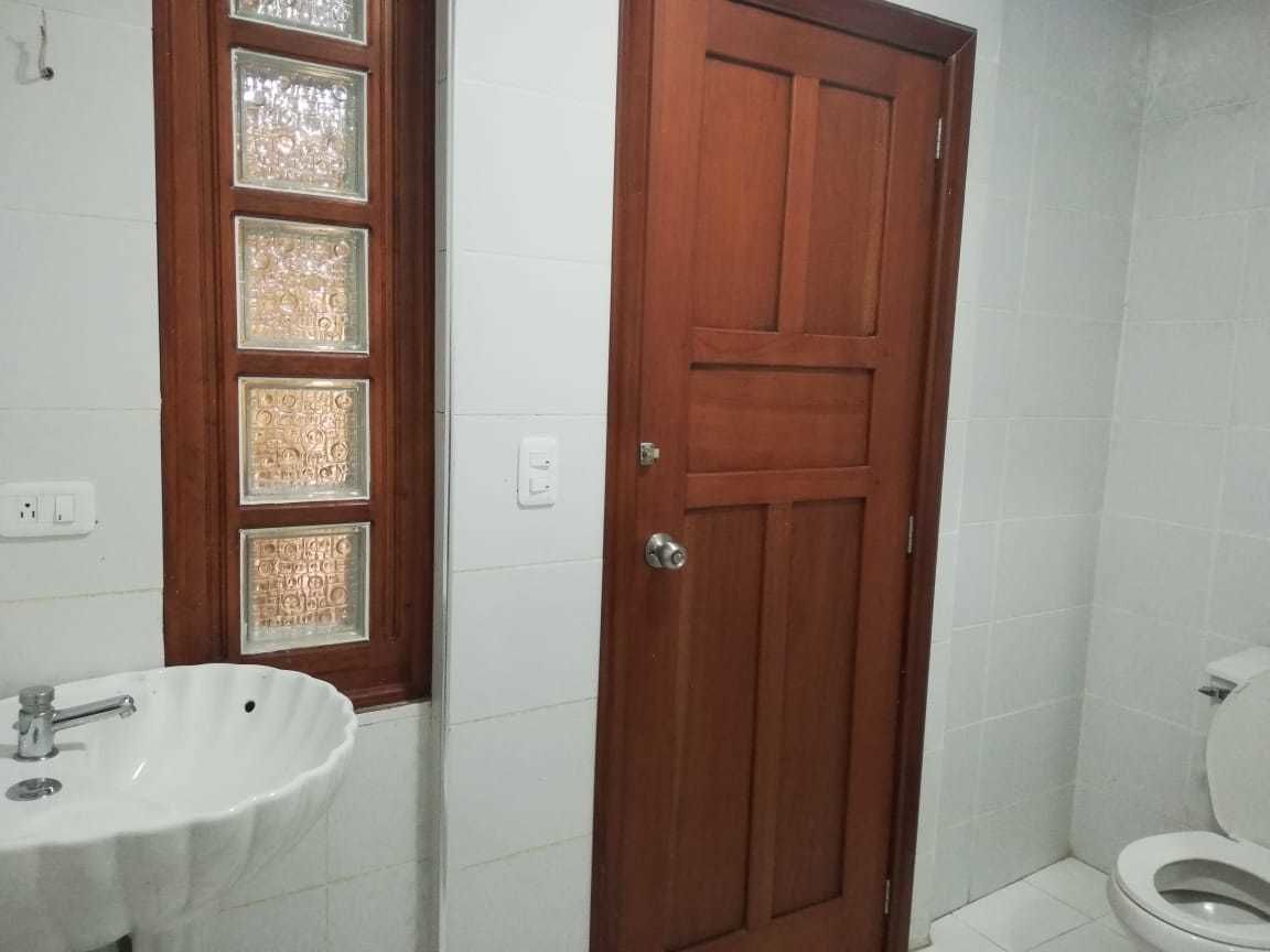 Kamar Double atau Twin, 2 Tempat Tidur Twin, Bebas Asap Rokok | Kamar mandi | Shower, handuk, sabun, dan tisu toilet