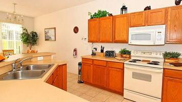 House, Multiple Beds (Highlands Reserve Golf Community 4 be) | Private kitchen