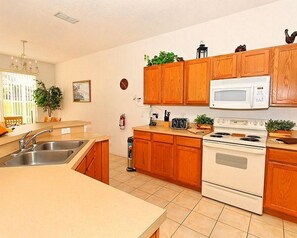 House, Multiple Beds (Highlands Reserve Golf Community 4 be) | Private kitchen - Highlands Reserve Golf Community 4 Bedrooms (Bartow)