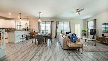 House, Multiple Beds (6 Bedroom 5 Bathroom Vacation Home )
