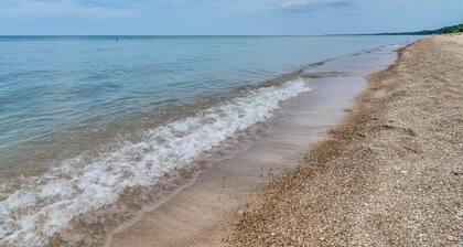 Waterside Condo with private pool and close to everything | Beachside Getaway