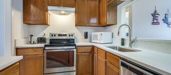 Cozy Accommodation In Quiet Neighborhood; Walk To Downtown Frisco,Toyota Stadium