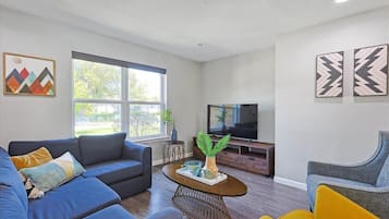 Fernseher, Stereoanlage, Arbeitsbereiche