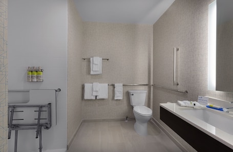 Standard Room, 1 King Bed, Accessible (Roll-In Shower) | Bathroom | Combined shower/tub, free toiletries, hair dryer, towels