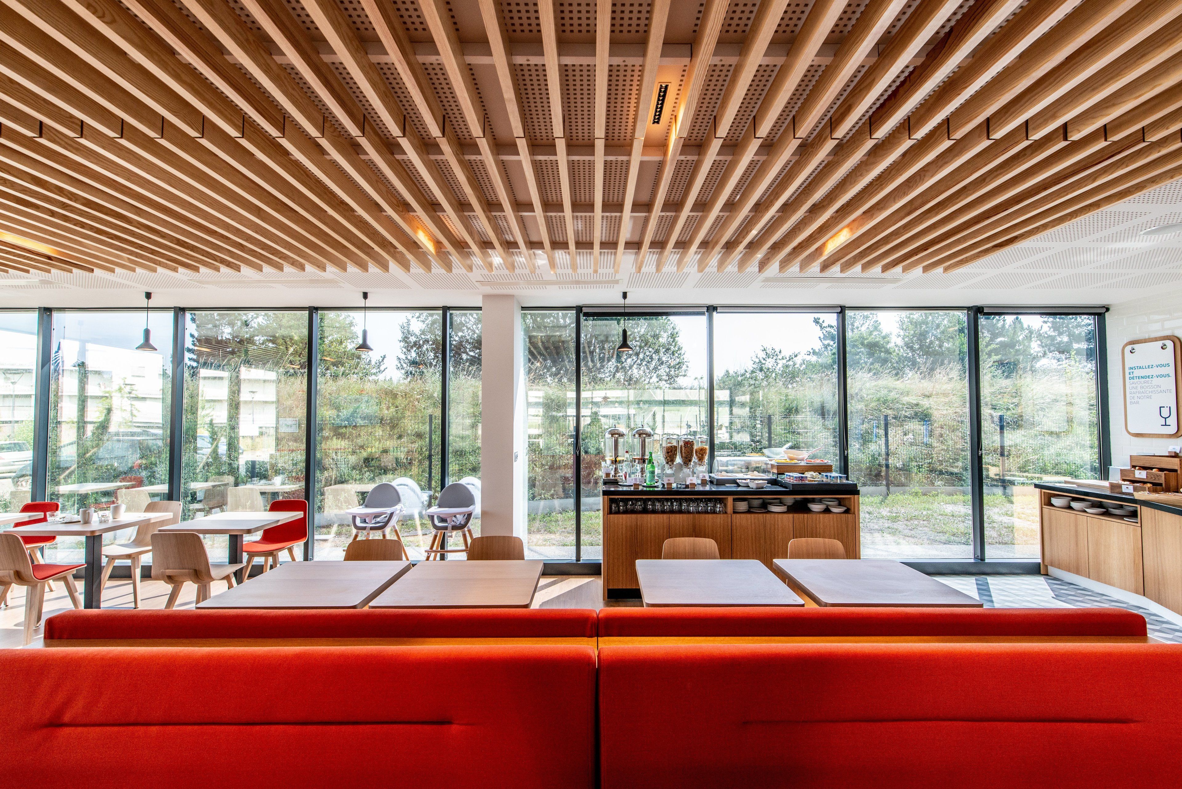 Free buffet breakfast on weekdays