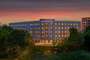 A multi-story hotel with a modern design, featuring a prominent Staybridge Suites sign. - Staybridge Suites Boston - Quincy by IHG (Quincy)
