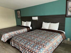 Premium bedding, Select Comfort beds, individually decorated - Budget Inn - Ft Myers (Fort Myers)