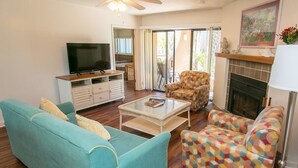 公寓客房, 多張床 (Hibiscus Condo - Pool View, 2BR/2BTH,) | 起居區