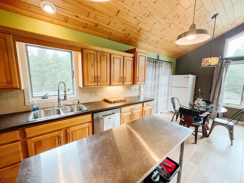 Eagle's Nest Guest House I - Less than 2 Miles to Sand Valley - 16 beds!