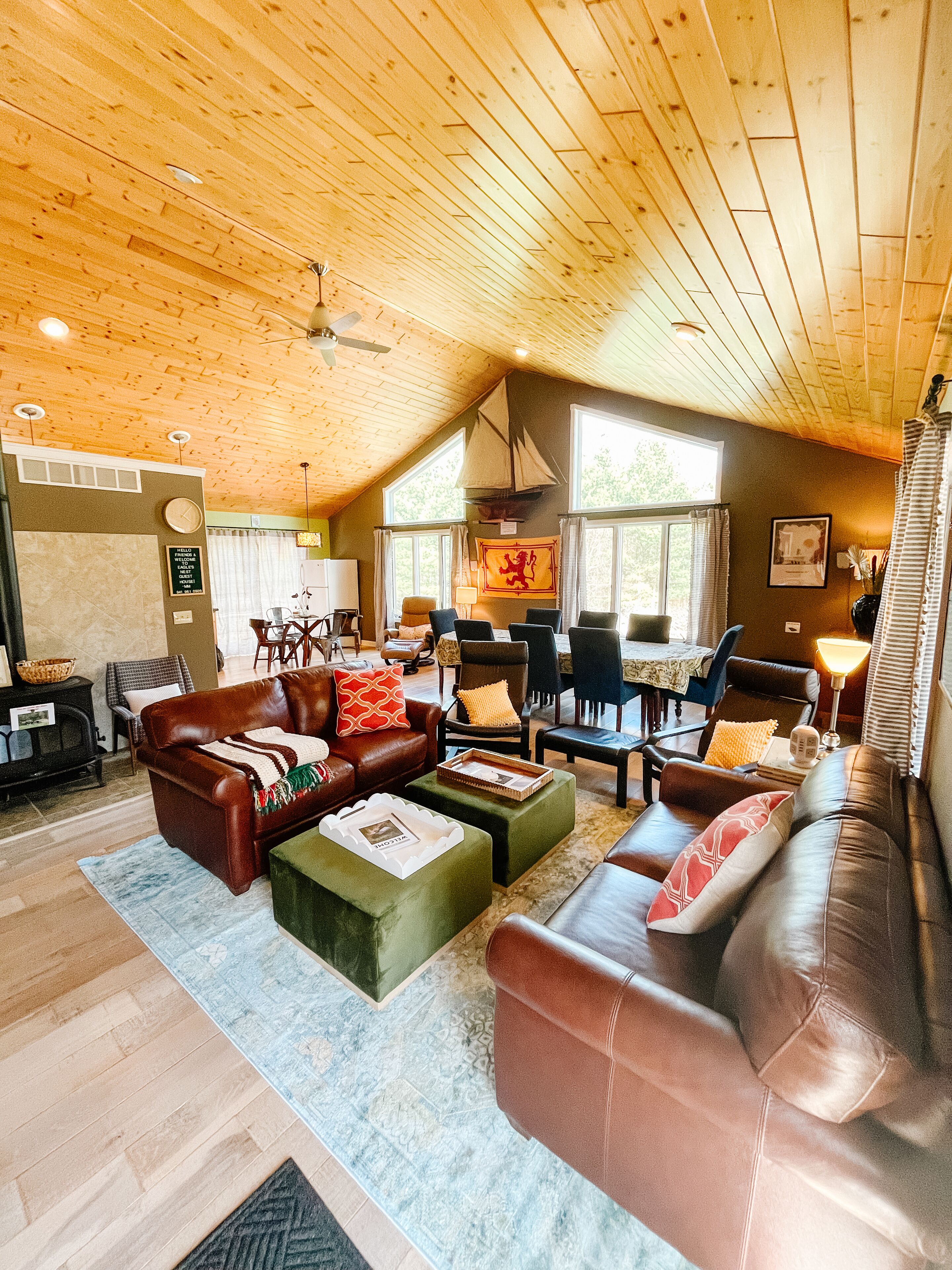 Smart-TV, DVD-spiller, fotballspill og bordtennis