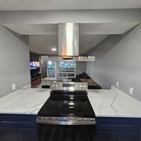 Full-size fridge, microwave, dishwasher, coffee/tea maker