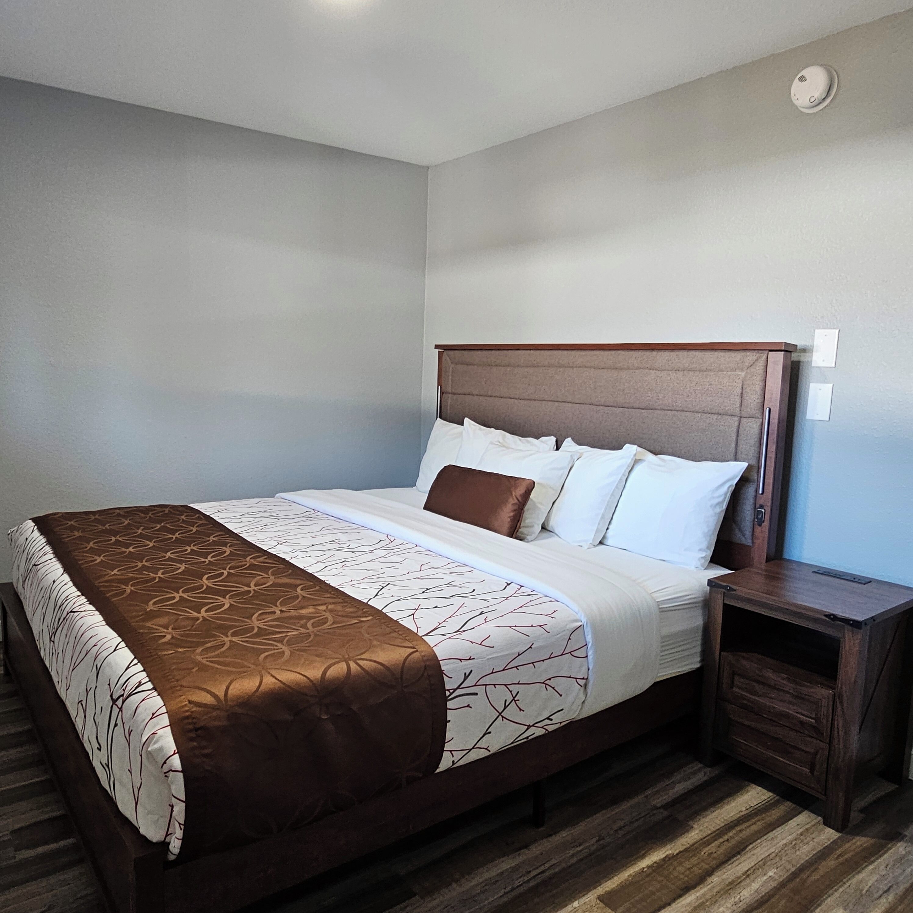 premium suite, 2 bedrooms, non smoking, kitchen | premium bedding, memory-foam beds, desk, laptop workspace
