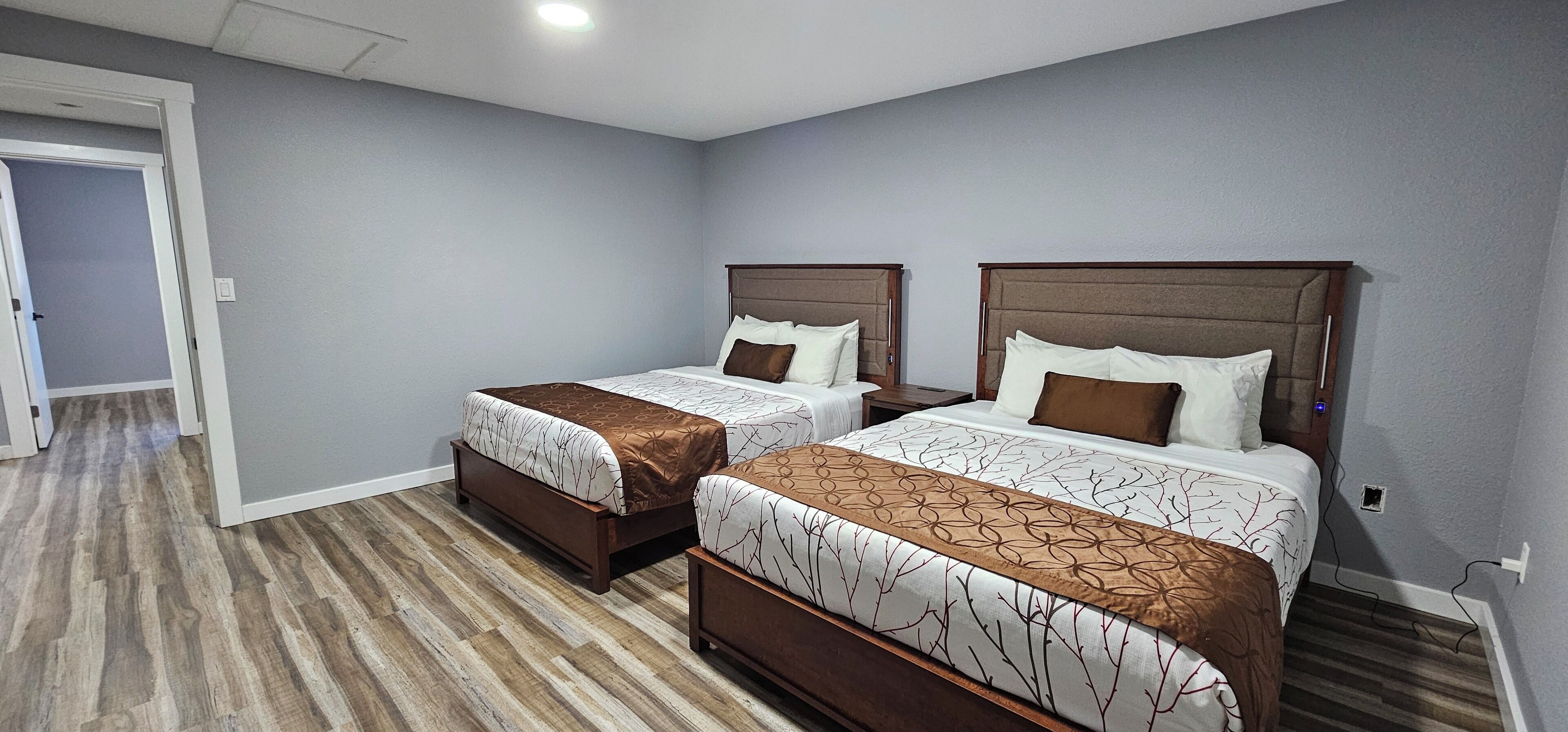premium suite, 2 bedrooms, non smoking, kitchen | premium bedding, memory-foam beds, desk, laptop workspace