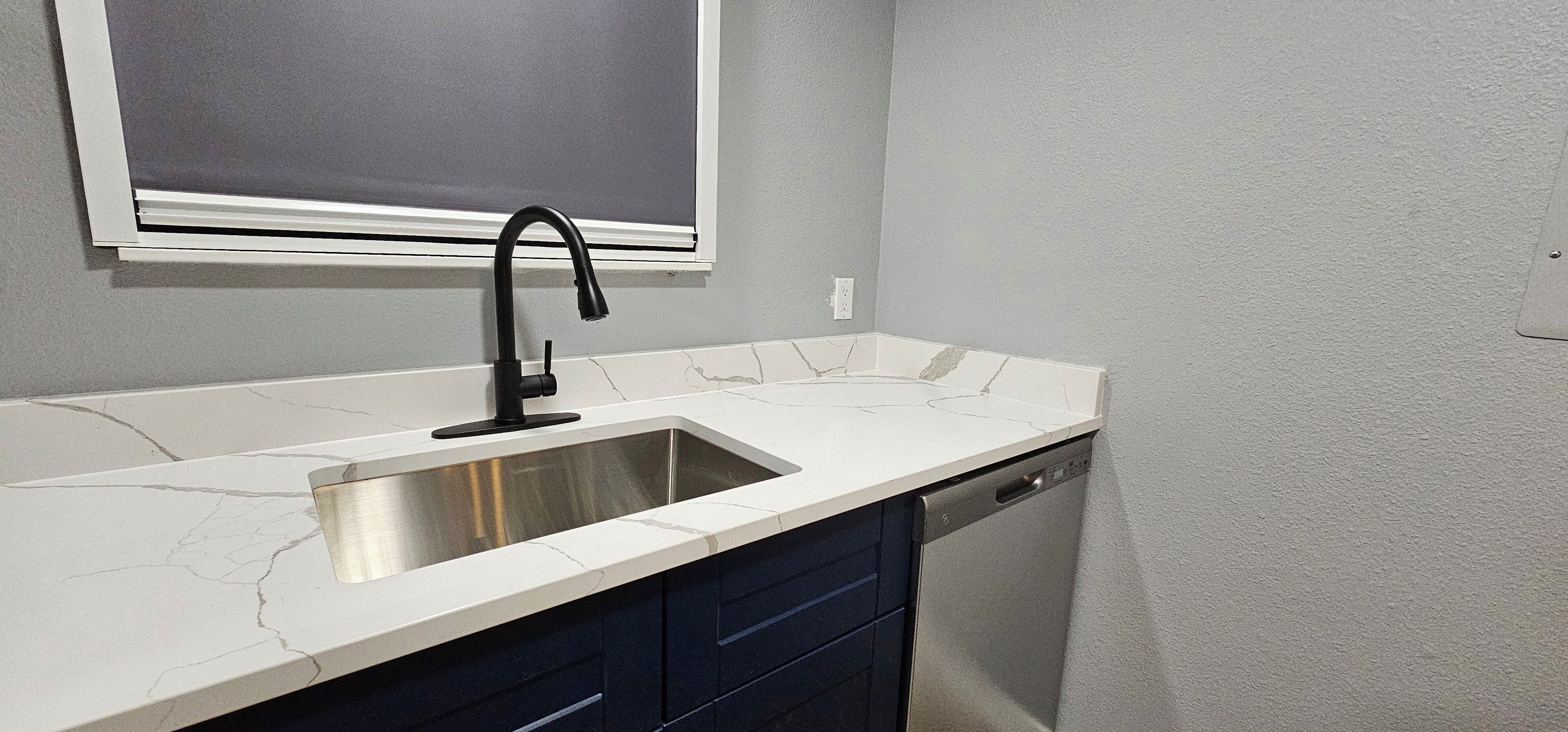 full-sized fridge, microwave, dishwasher, coffee/tea maker