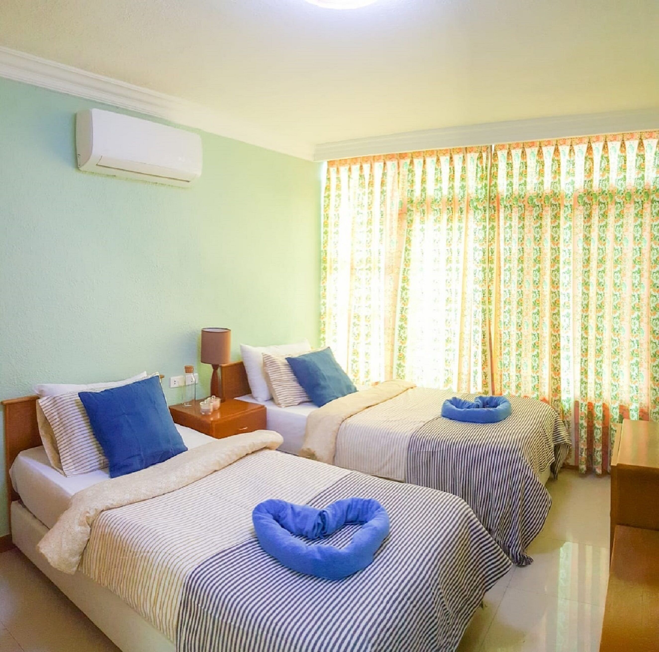 Comfort Twin Room, City View | Minibar, in-room safe, desk, soundproofing